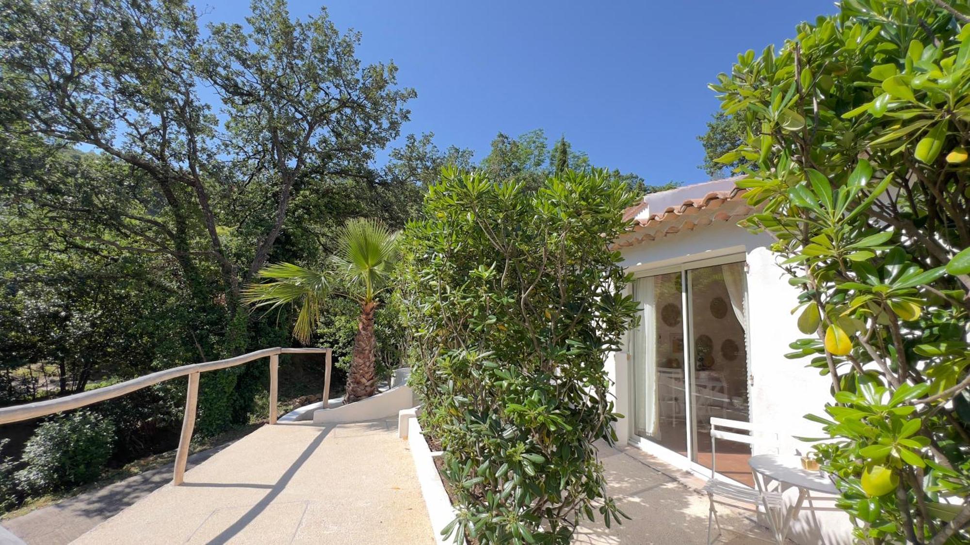 B&B Maison Gigi La Garde-Freinet Buitenkant foto